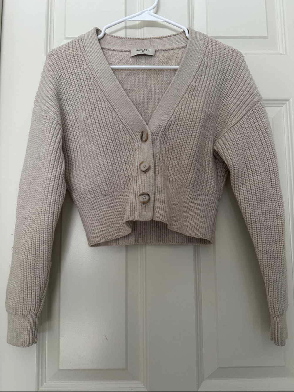Aritzia Babaton Canberra 100% Merino Wool Cropped V‑Neck Button Cardigan Cream - Picture 2 of 9